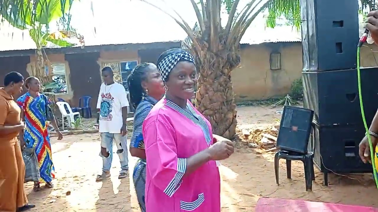 THE GOOD PEOPLE OF IDUMUESAH CRY 😭😭😭 OVER THE DEATH OF LATE CHIEF MRS ORIUWE OF IDUMUESAH.