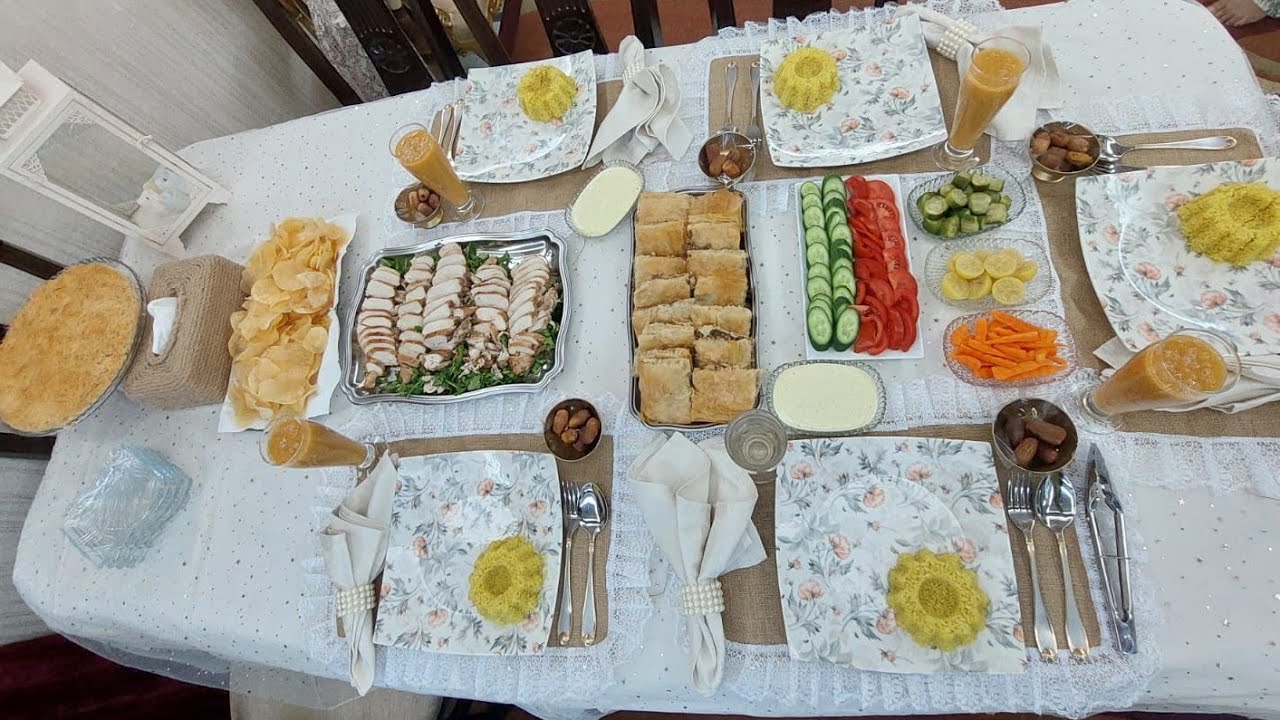سفرة فطار 6 رمضان فراخ روستو و رز بالكارى وشيبسي و كنافه