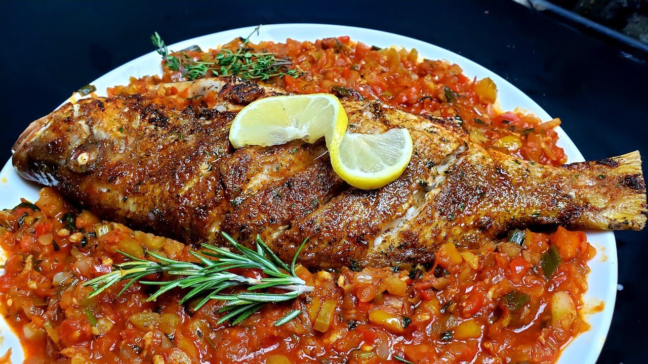 Вкуснейший креольский красный люциан, запеченный в духовке с креольским соусом