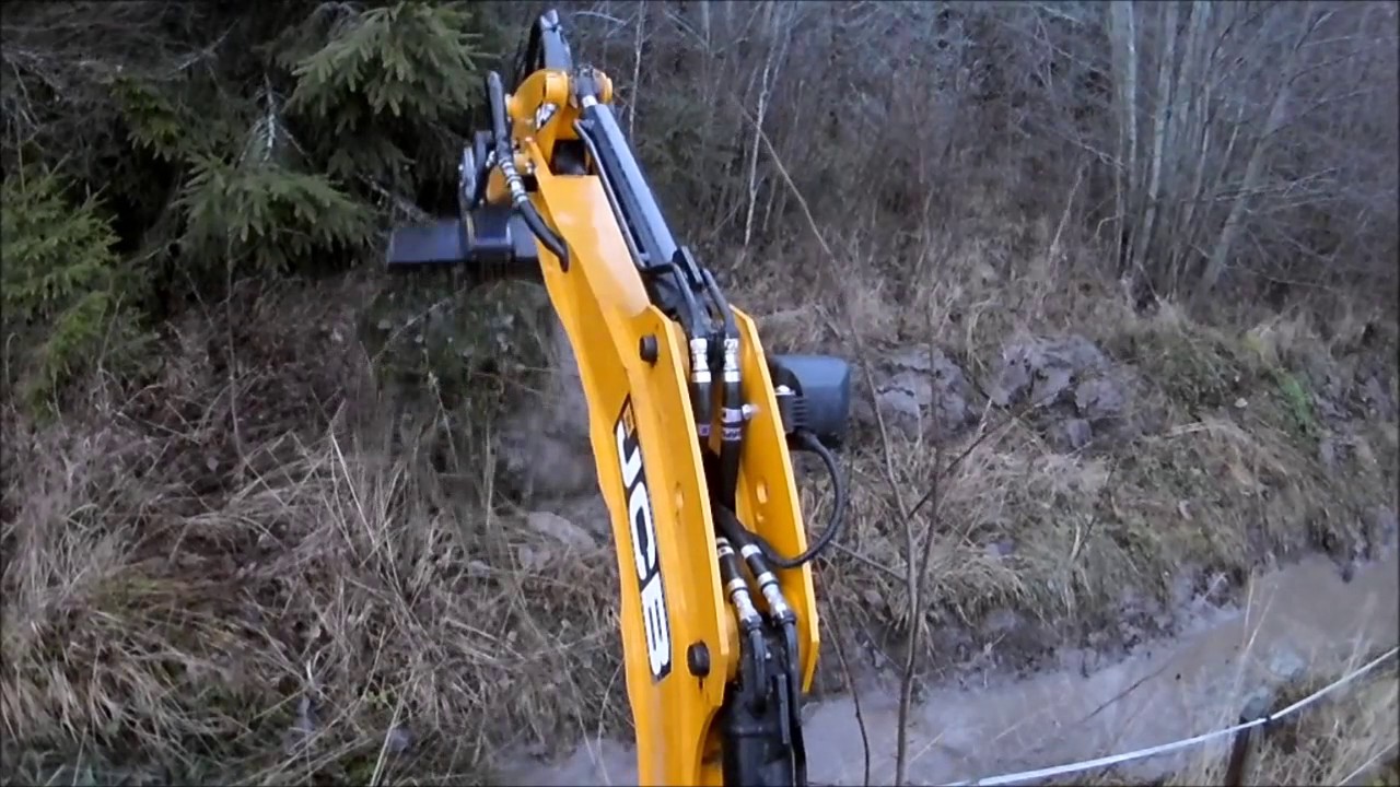 Dikes rensning Ditch cleaning Jcb 8018
