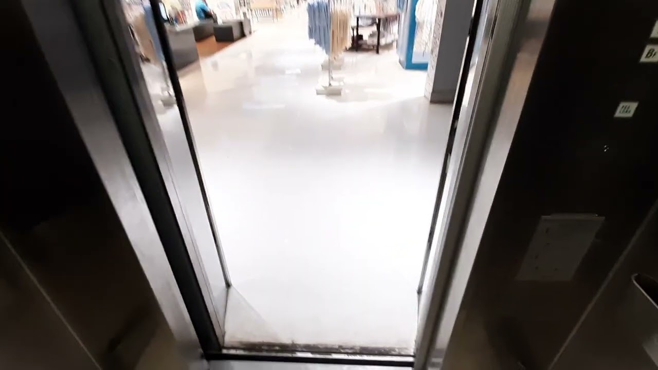 Hitachi Traction Elevators @ CentralPlaza Suratthani, Thailand [Robinson Dept. Store]