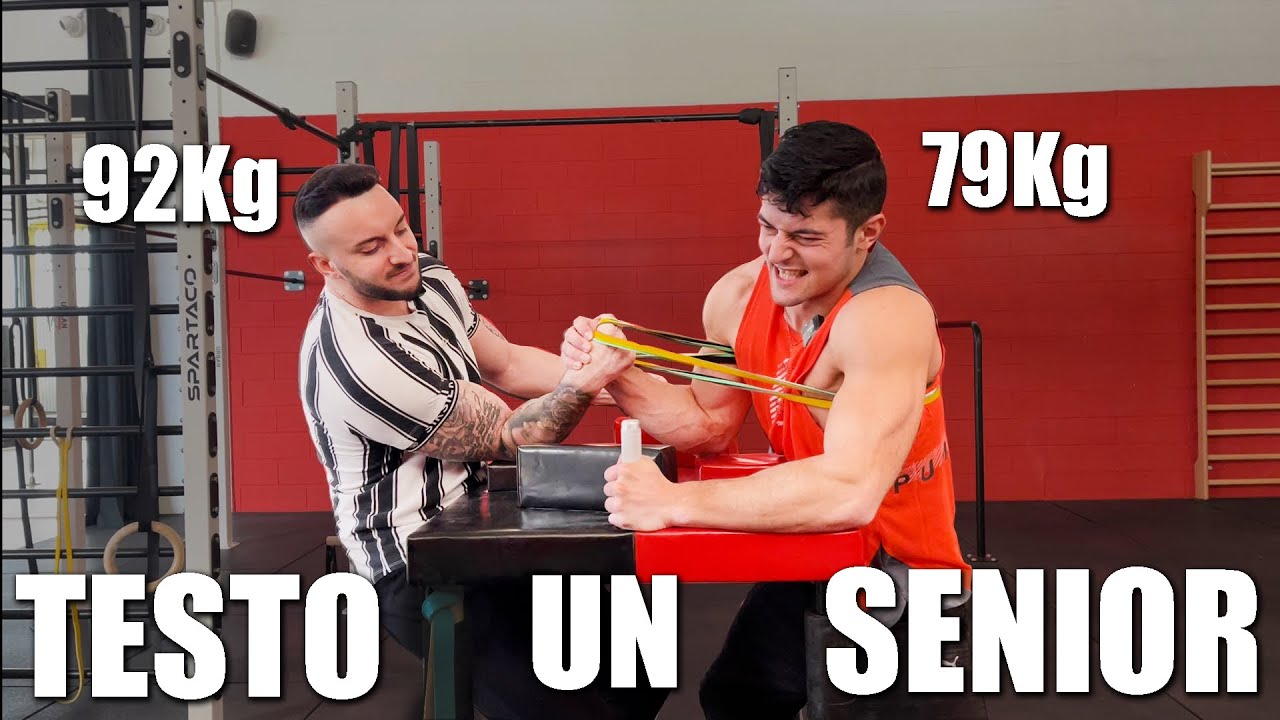 TESTO LA FORZA DI UN ATLETA SENIOR A BRACCIO DI FERRO e sul MARTELLO DI THOR, MATTEO DE PASCALI