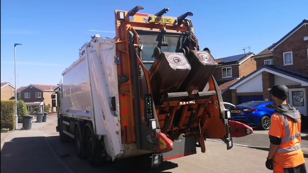 Dennis Elite 6 Bin lorry on Garden Waste, OMG