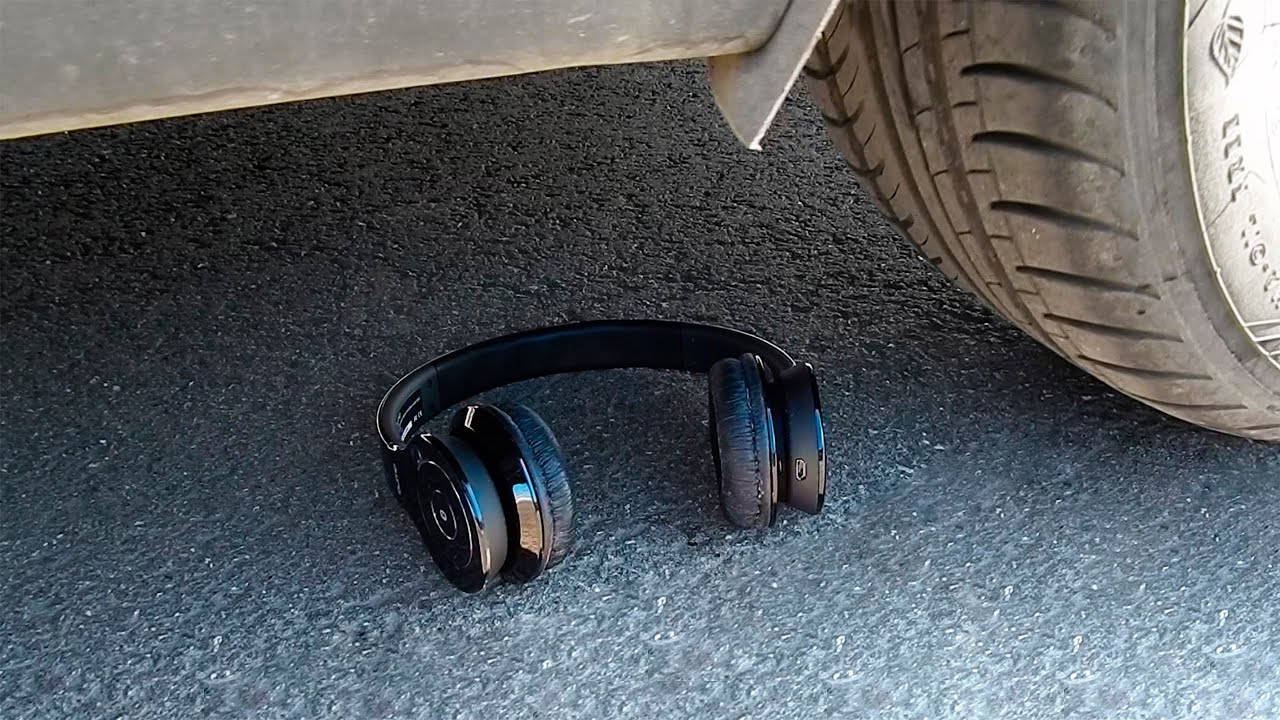 ЭКСПЕРИМЕНТ: Автомобиль против Беспроводных Наушников | Car vs Things. Crushing Things by Car 2020