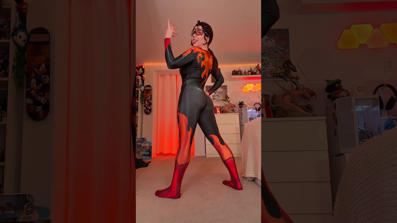Wassup Bob Bob? 😜🔥🔥 #dispatch #dispatchgame #flambae #flambaecosplay #cosplaytransition