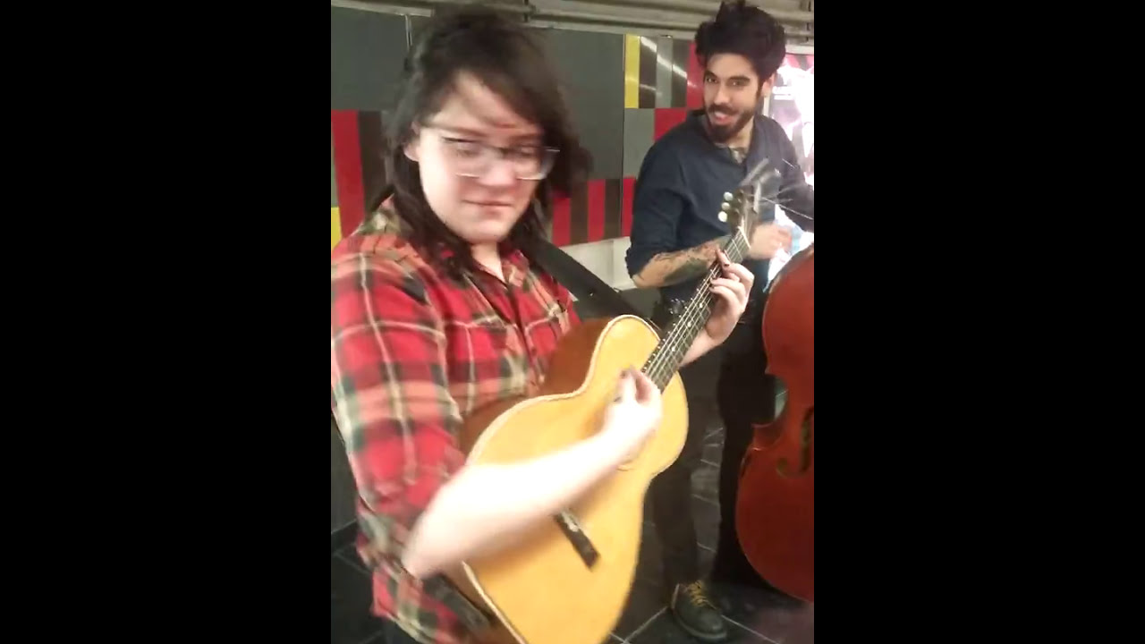 Amie from Mama's Broke busks in montreal - A beautiful folk duet
