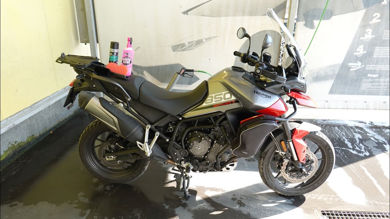 Testuję zestaw do czyszczenia i konserwacji motocykla -  Motorcycle Essentials MUC-OFF