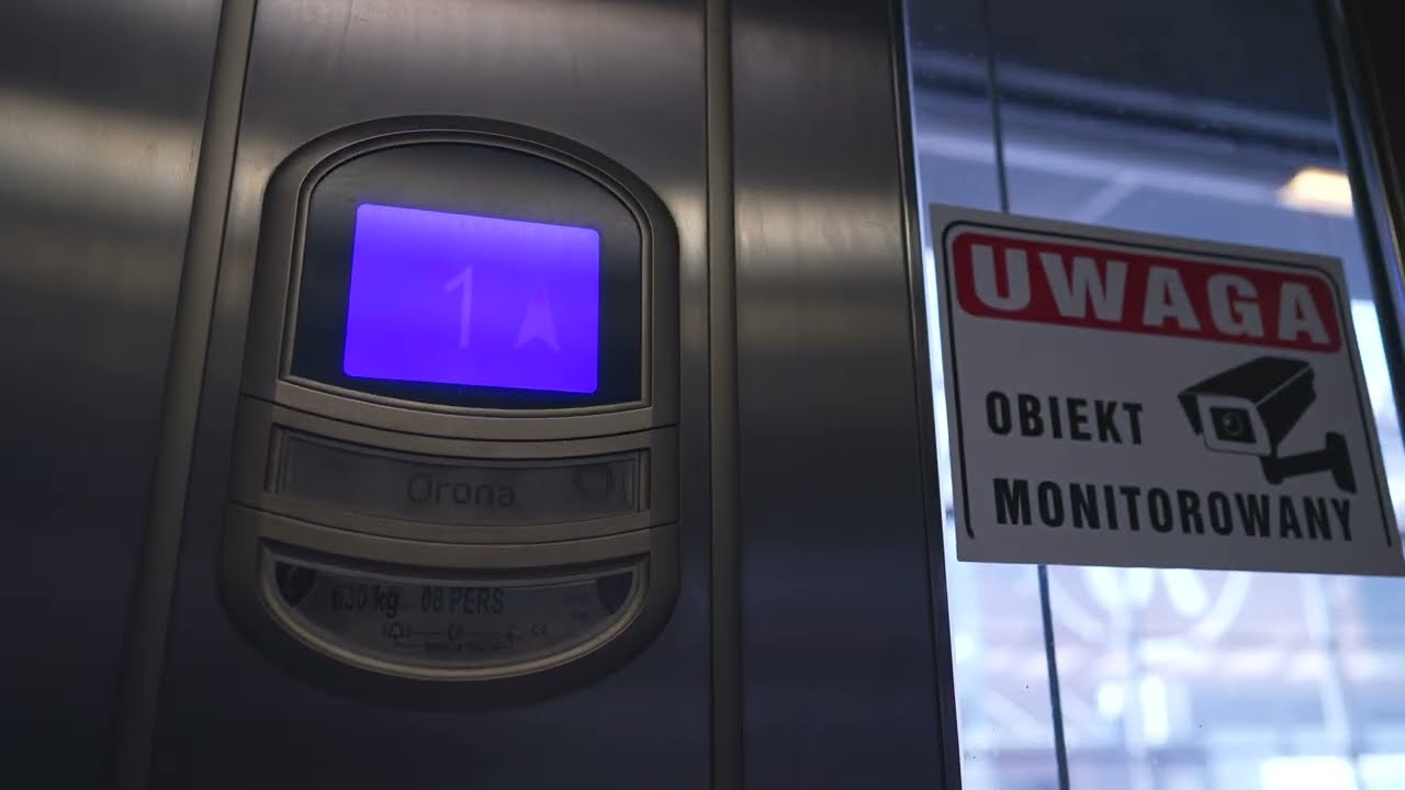 Poland, Krak&oacute;w Gł&oacute;wny Railway Station, ORONA elevator