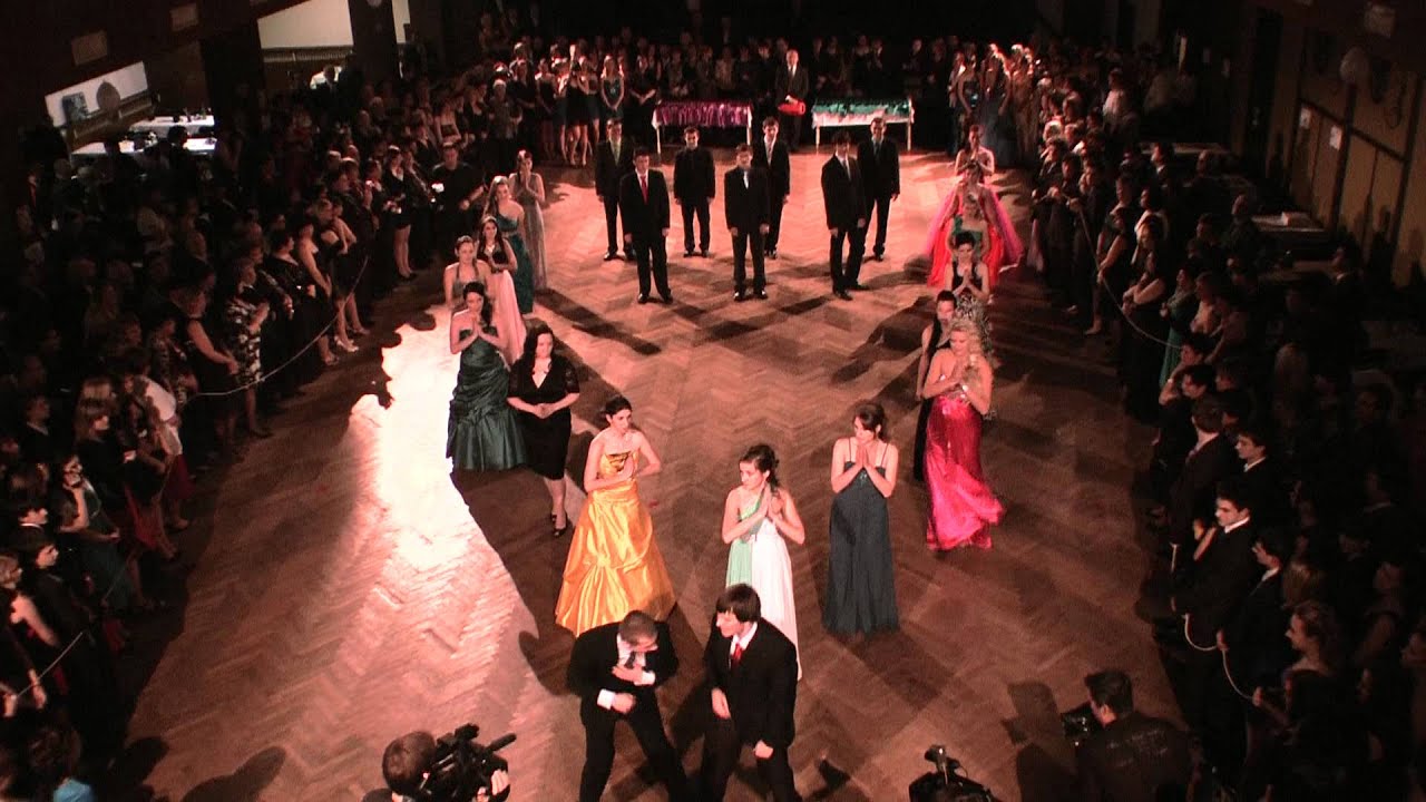 Maturitní ples Gymnázium Ledeč nad Sázavou: předtančení oktávy