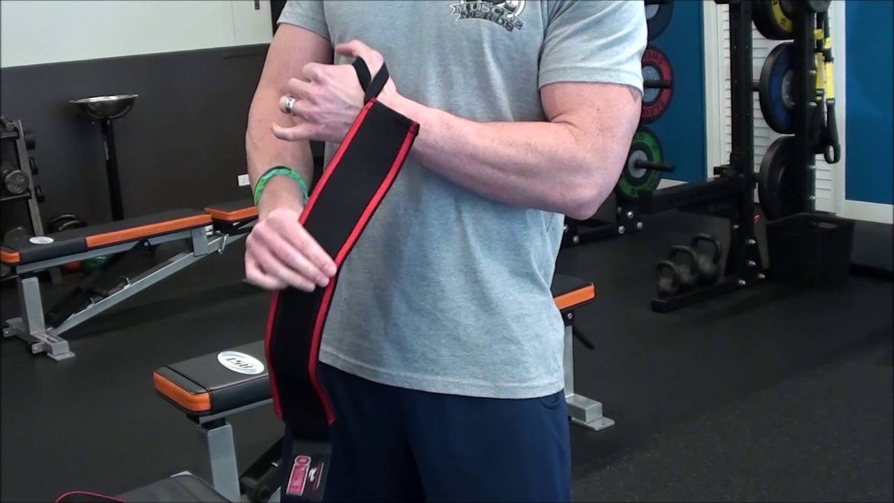How to Use Wrist Wraps Properly (2 Methods)