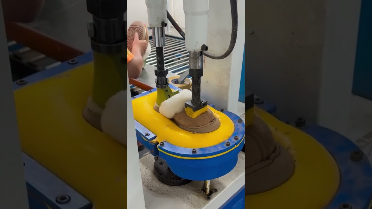 UGG boots sole press machime #shoemachine #snowboot #ugg #uggboots #shoemaking #footwearproduction