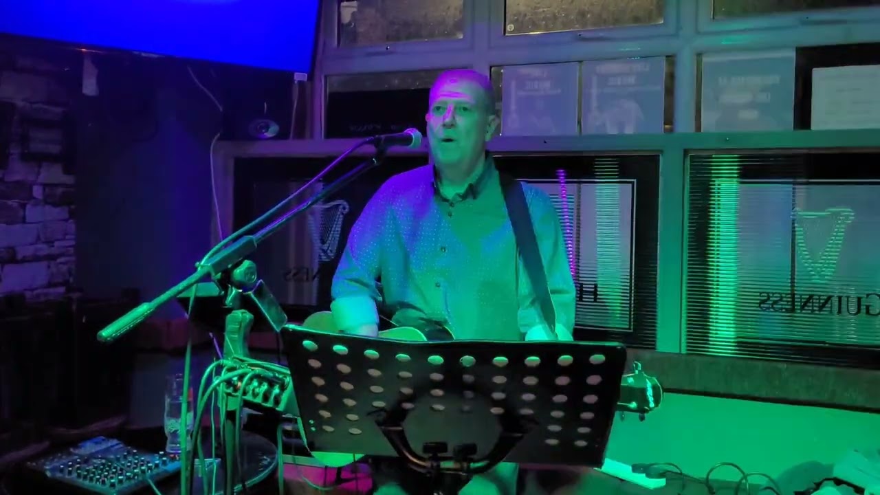 Paul Kennedy singing Stop the World and Let Me Off in The Hounds Rest Ardee - 24th January 2026