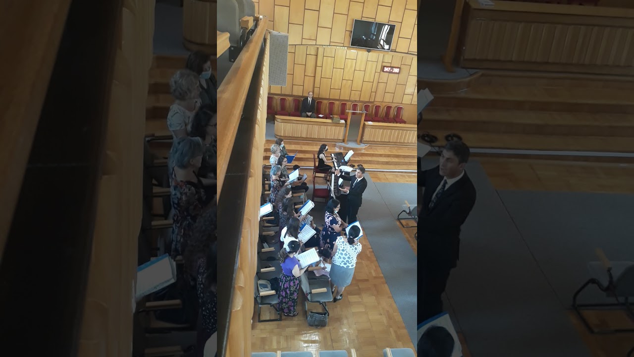 Sambata in Biserica Adventista Galati cu frumos canta la cor
