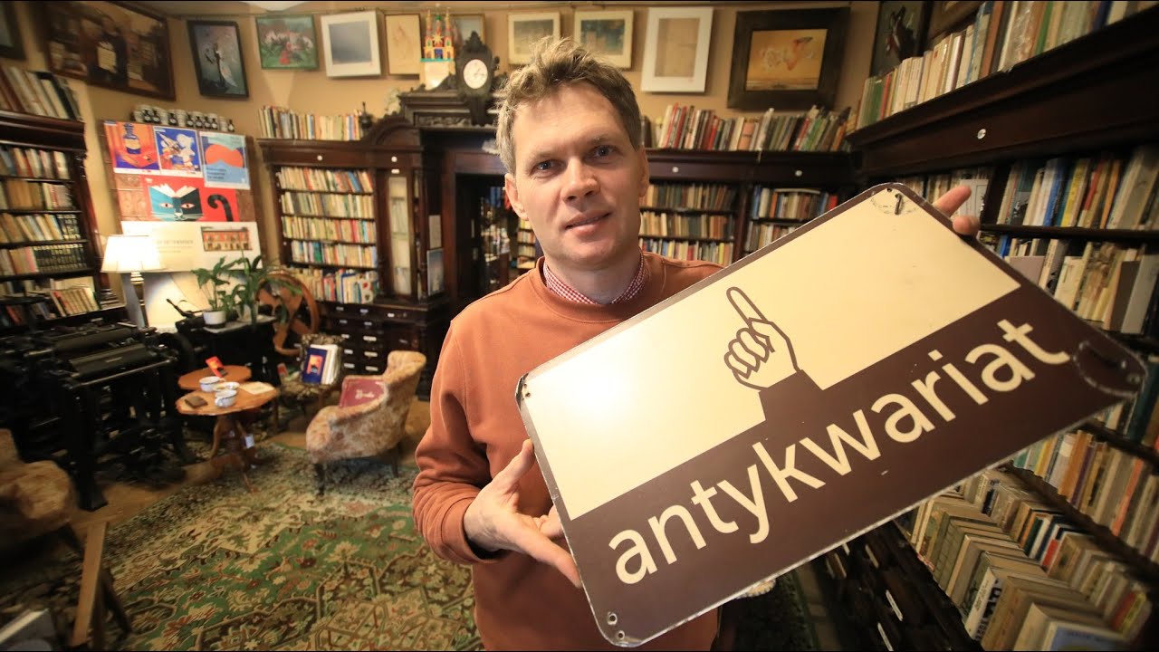 Człowiek, który prowadzi antykwariat w ...aptece