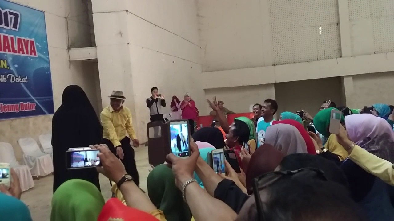 Evi Tamala menghibur Peserta Reuni Akbar Spg Perwari Tsm@2017.