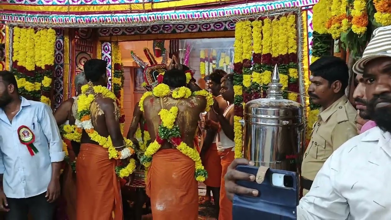 தென்காசி ஆசாத் நகர் ஊய்க்காட்டு சுடலைமாடன் கோவில் கொடை விழா மதுபானம் எடுத்து வருதல்
