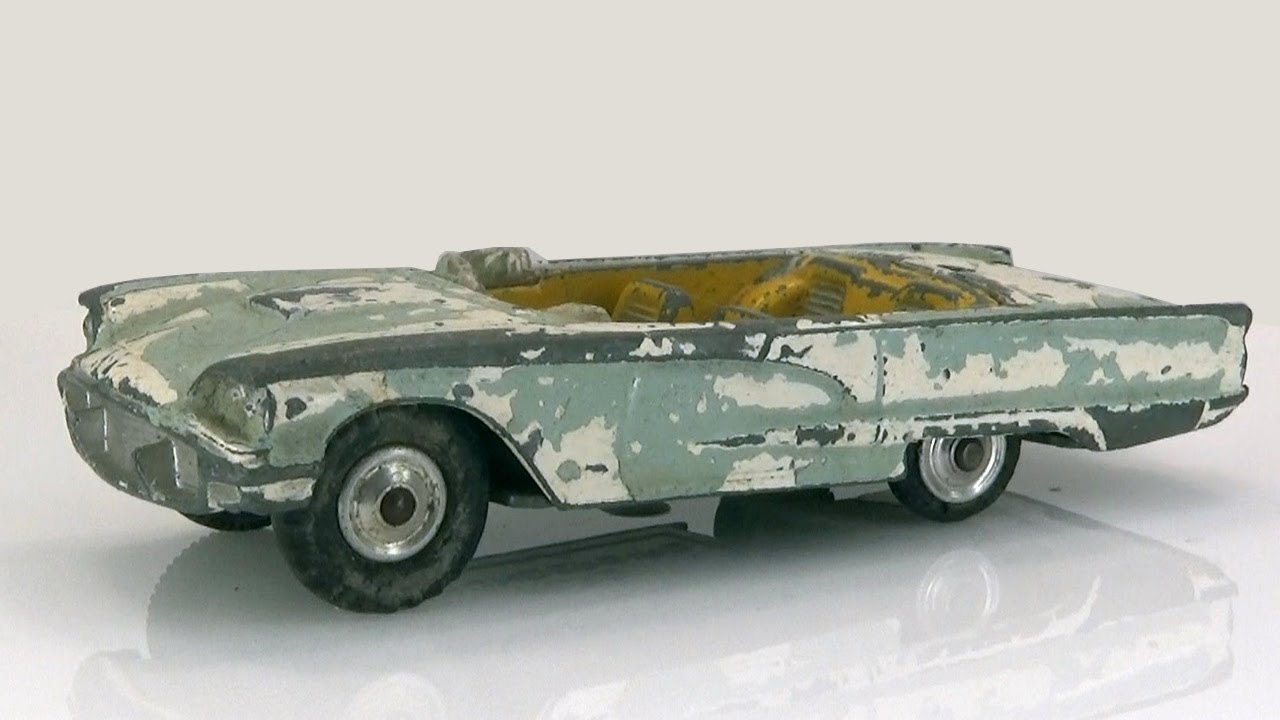Бермудское такси. Реставрация модели Ford Thunderbird Corgi с навесом и водителем.
