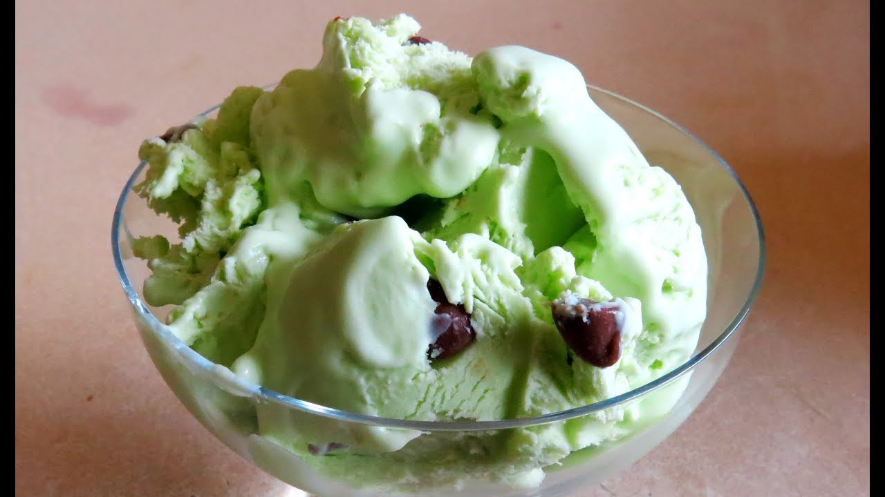 HOMEMADE CHOC CHIP PEPPERMINT ICE CREAM RECIPE - NO CHURN