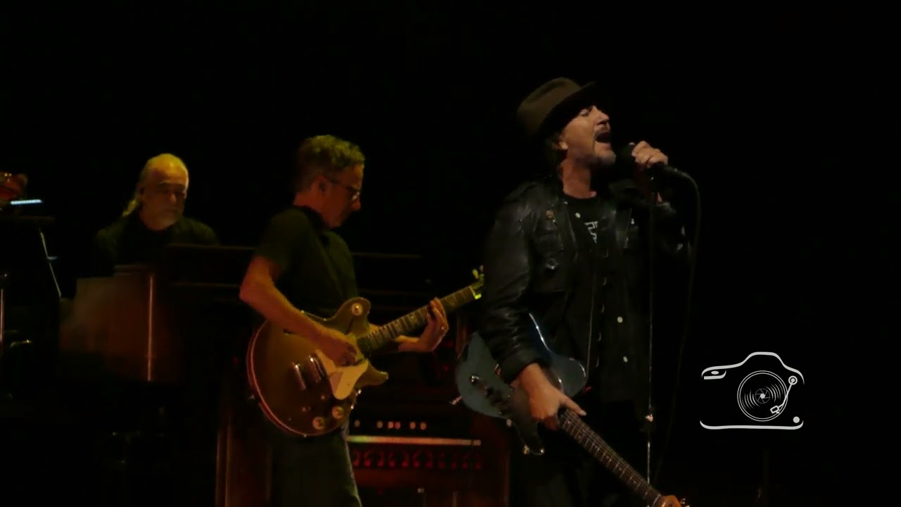 Pearl Jam at Rogers Arena: Upper Hand