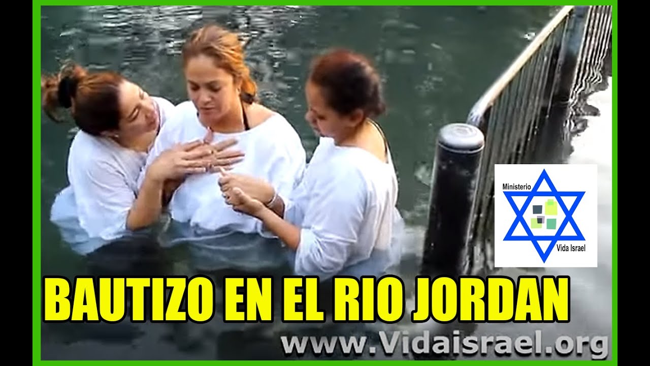 Bautizo en el rio Jordan Israel