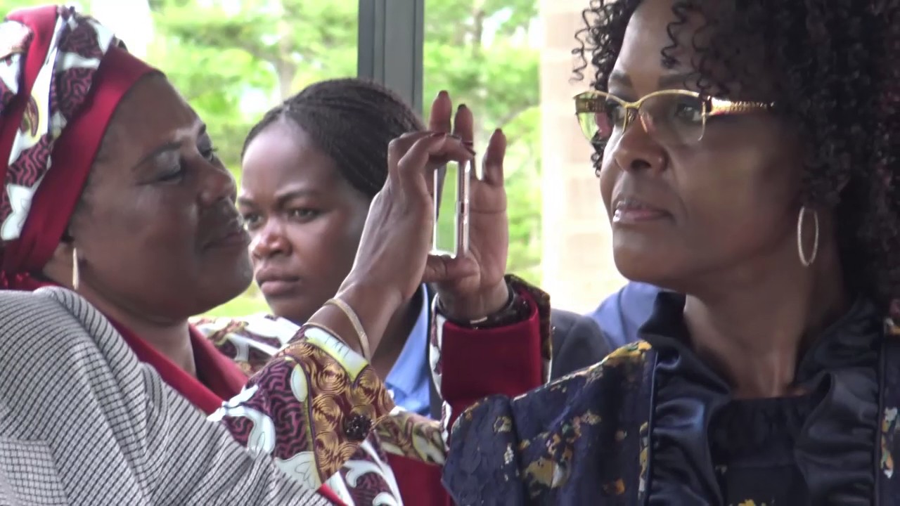 Visita de la Primera Dama Doña Constancia Mangue de Obiang y Homologas