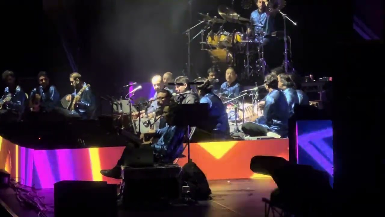 Mere Rashke Qamar Live Ustad Rahat Fateh Ali Khan