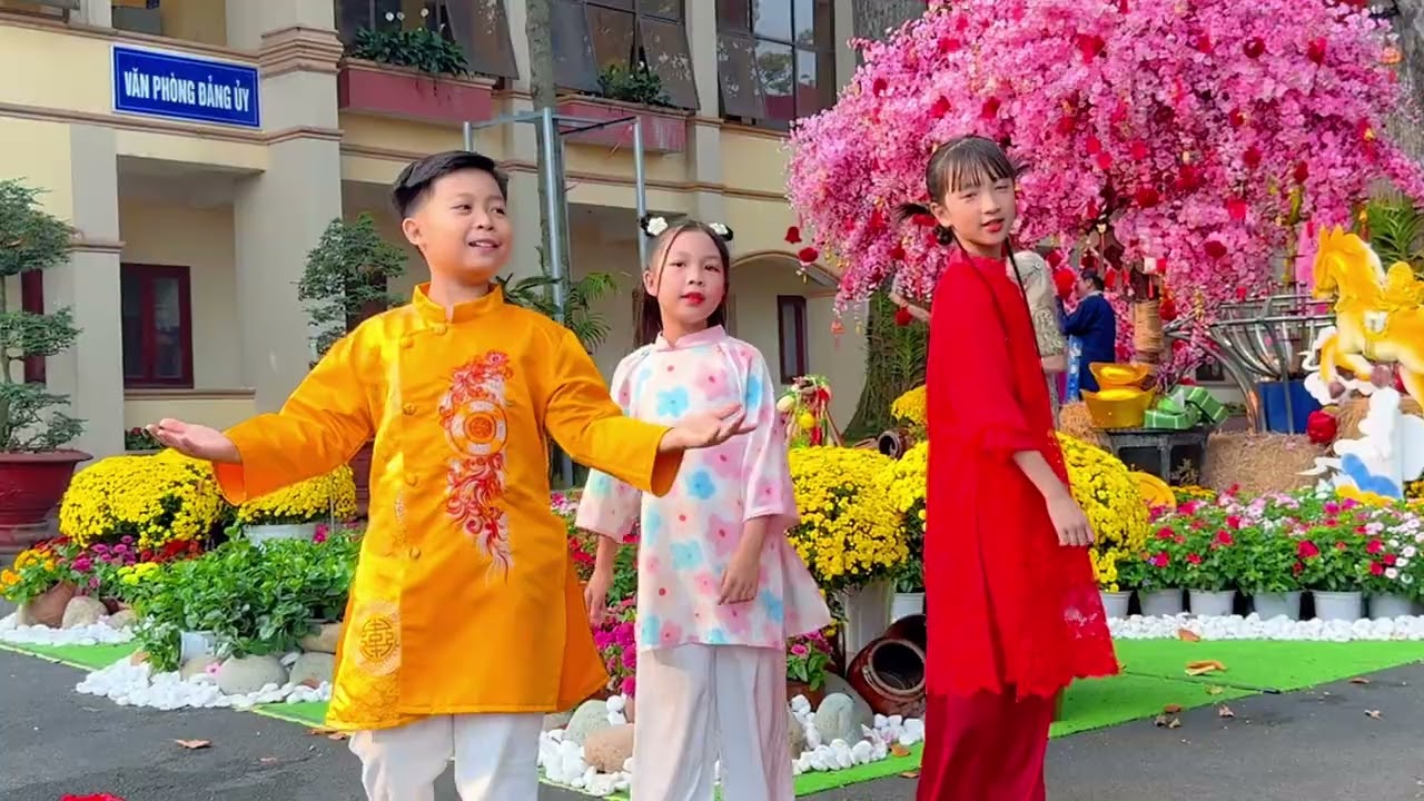NGÀY XUÂN LONG PHỤNG SUM VẦY - SONG NGỮ VIỆT ANH - VIETNAMESE - ENGLISH [VIỆT NAM SONG NGỮ] 