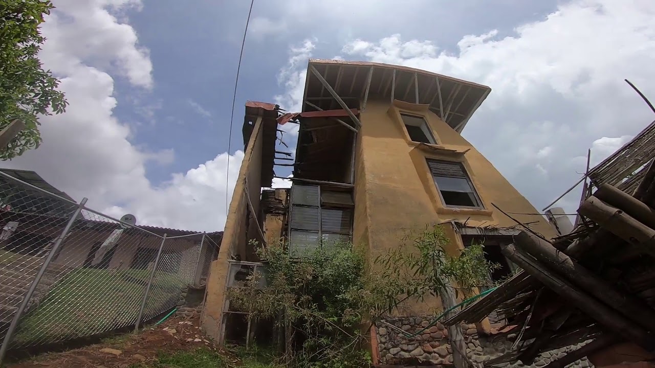 exploración urbana en Calima El Darien bonita casa abandonada y subo a la iglesia del pueblo | urbex