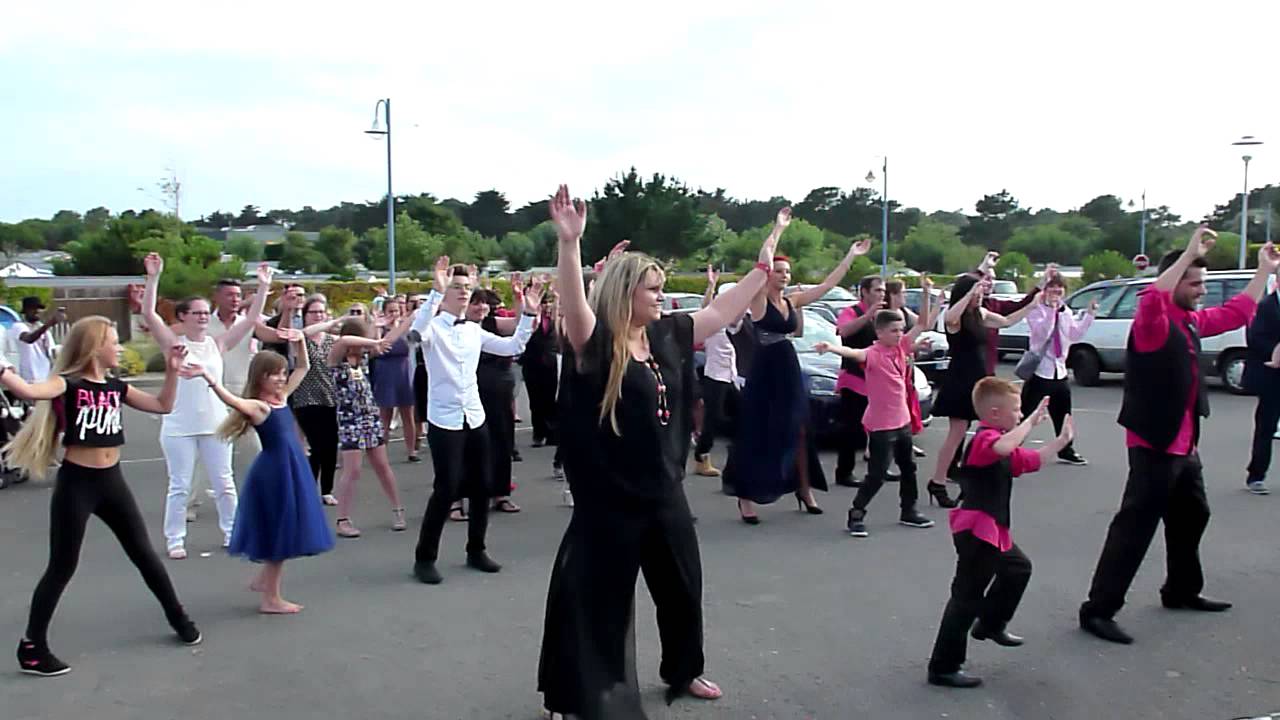 Flashmob Camping Paradis Fiesta Boom Boom