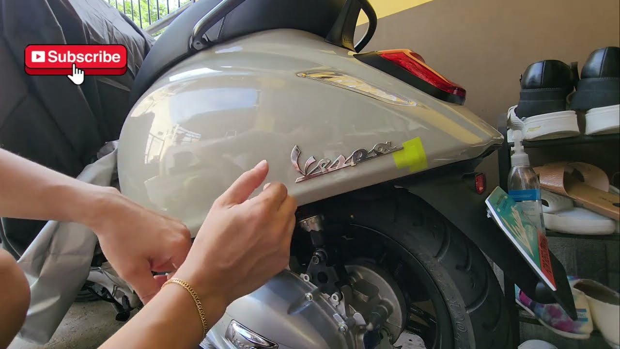 Side Decal Removal on Vespa Primavera