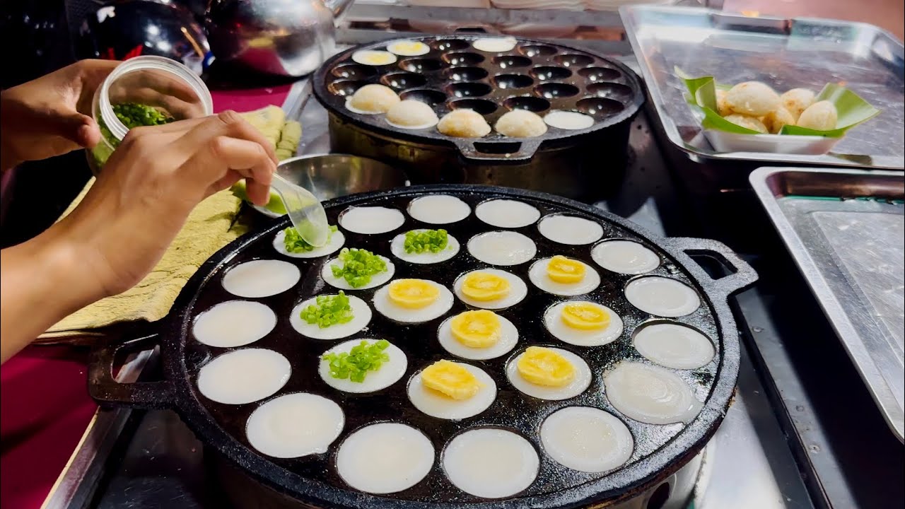 Num Krok (Sweet Coconut Rice cake) in Siem Reap - SIEM REAP STREET FOOD IN CAMBODIA 🇰🇭