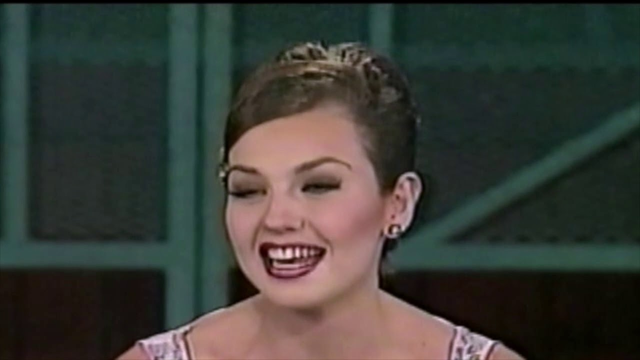 Thalia The Legend - Firma Tratado De Paz En Filipinas - Show De Cristina 1997