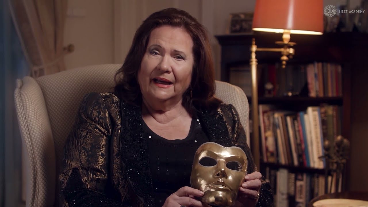 Turandot's mask - Éva Marton, Backstage - Stories. Tips. Career. Voice