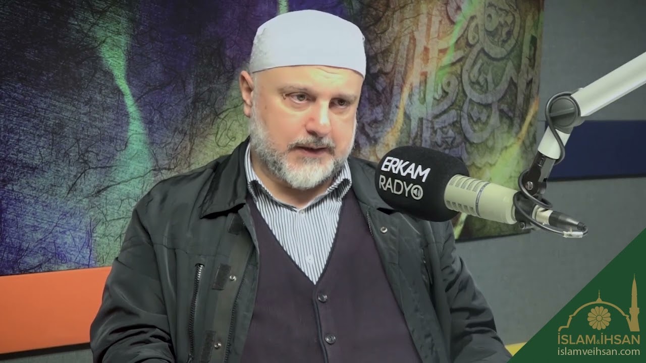 Bilmeyerek farz ve sünnetlerin 3.  rekatında Sübhaneke'yi okudum.  Bu namazları kaza yapmalı mıyım?