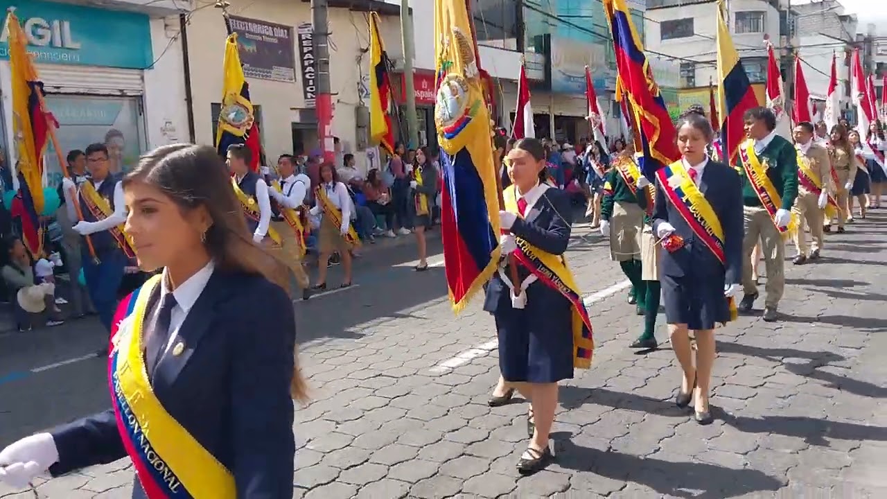 DESFILE 3 POR LOS 417 AÑOS DE FUNDACIÓN DE IBARRA