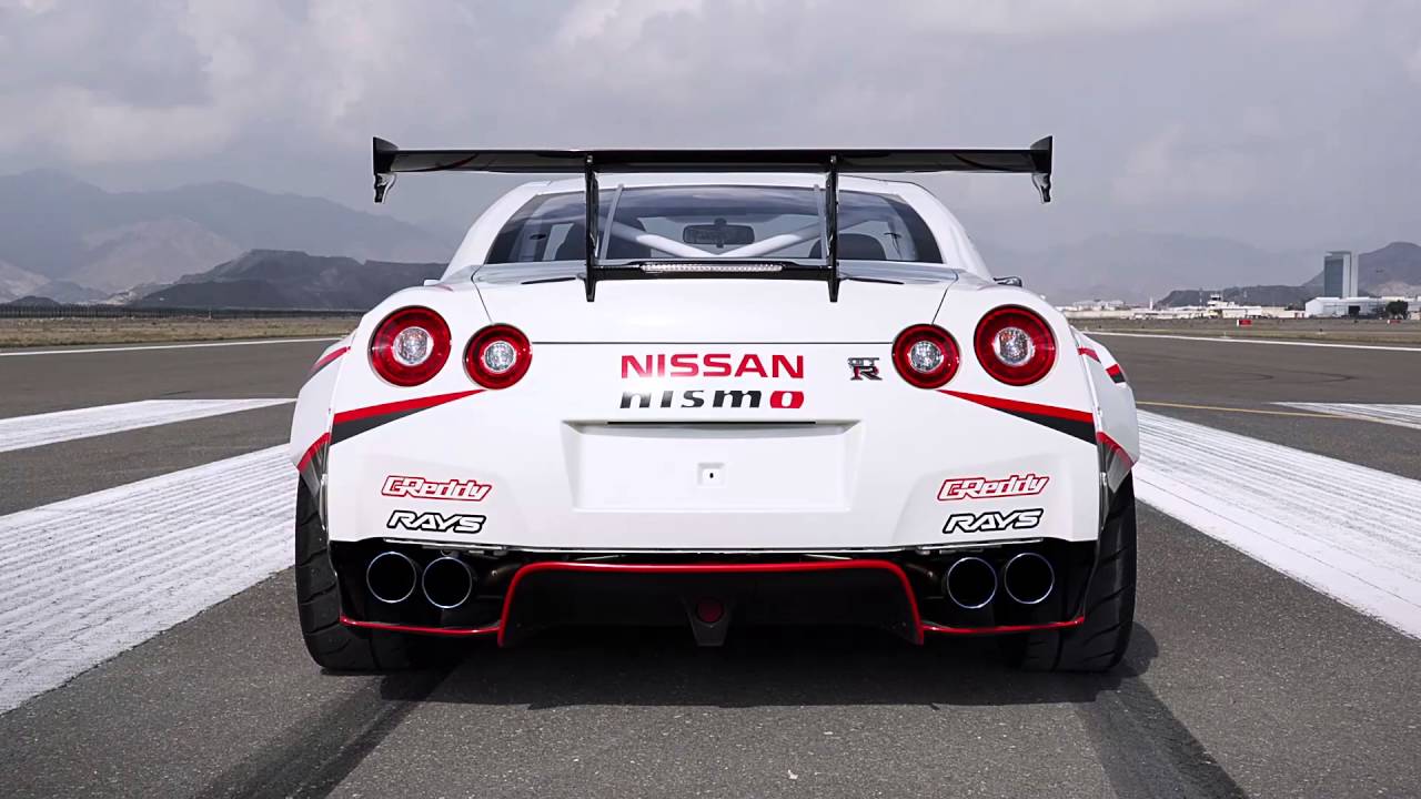 Nissan GT-R breaks Guinness World Records title for the fastest drift at 304.96 Km/h - 2016