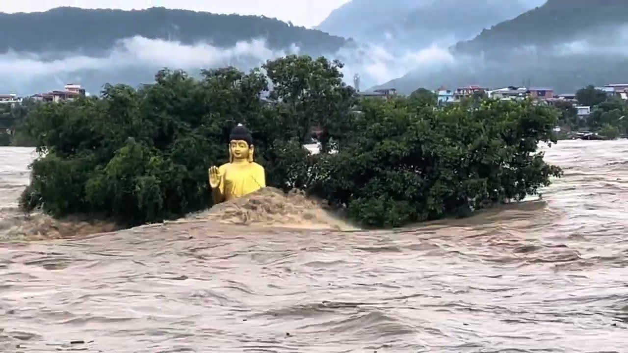 Water flooding in nepal|flooding|water flooding in Narayani river |Landslide |flooding