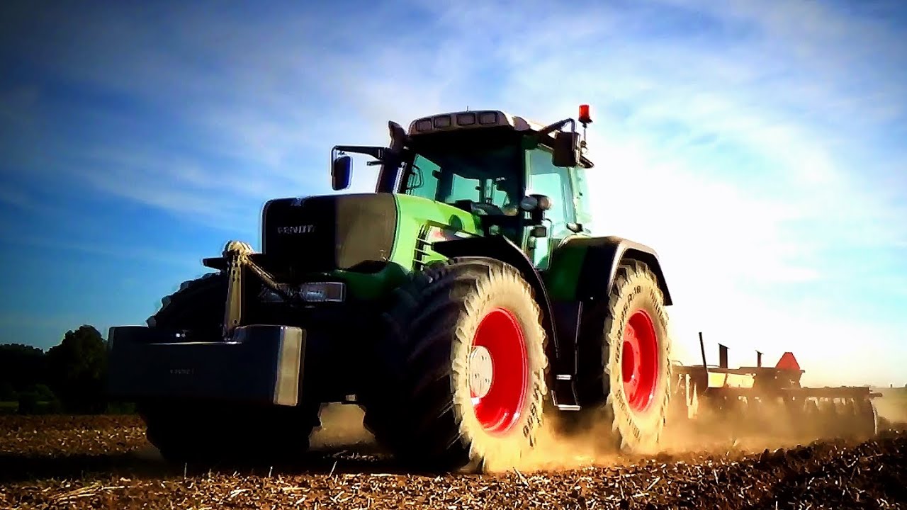 FENDT 930 & JOHN DEERE 6930 Tractors/Traktoren - Cultivation/Bodenbearbeitung 2015