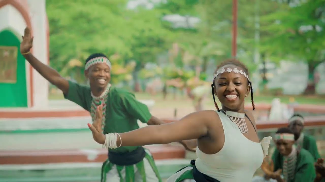 Intahe y'ukwikukira by IHUNJA CLUB