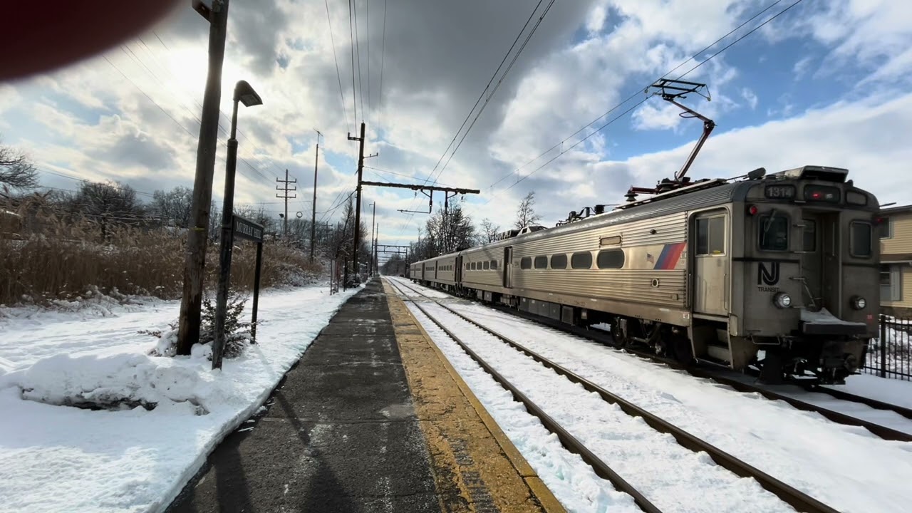 Railfanning at Murray Hill Station MLK Day 2026