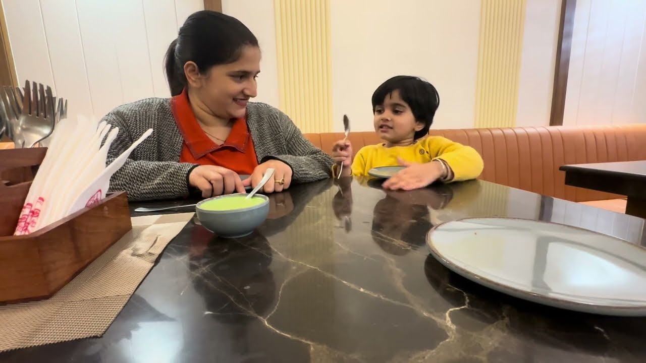 Hotel Wale Khana Nahi De Rahe The //Humne Shor Macha Diya  