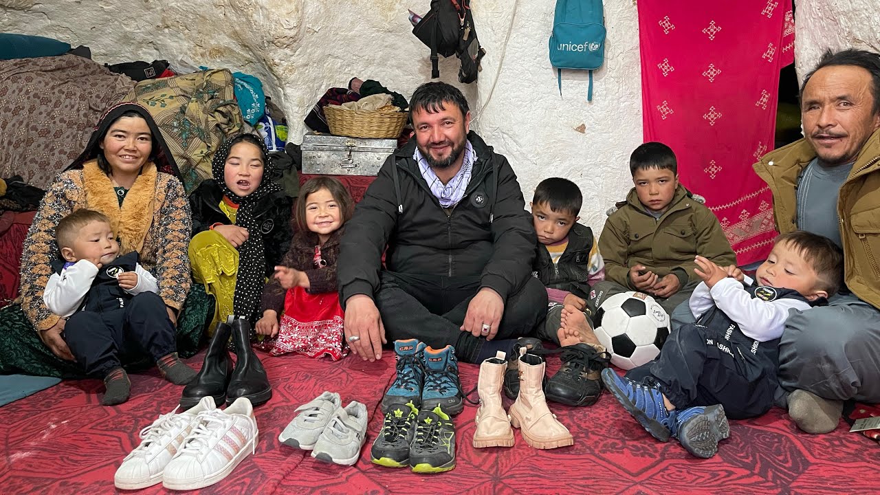 Bibi Haji Aziza donate for #shopping  of Twin’s family | Twin ‘s Family In Cave Have a Happy Ramadan