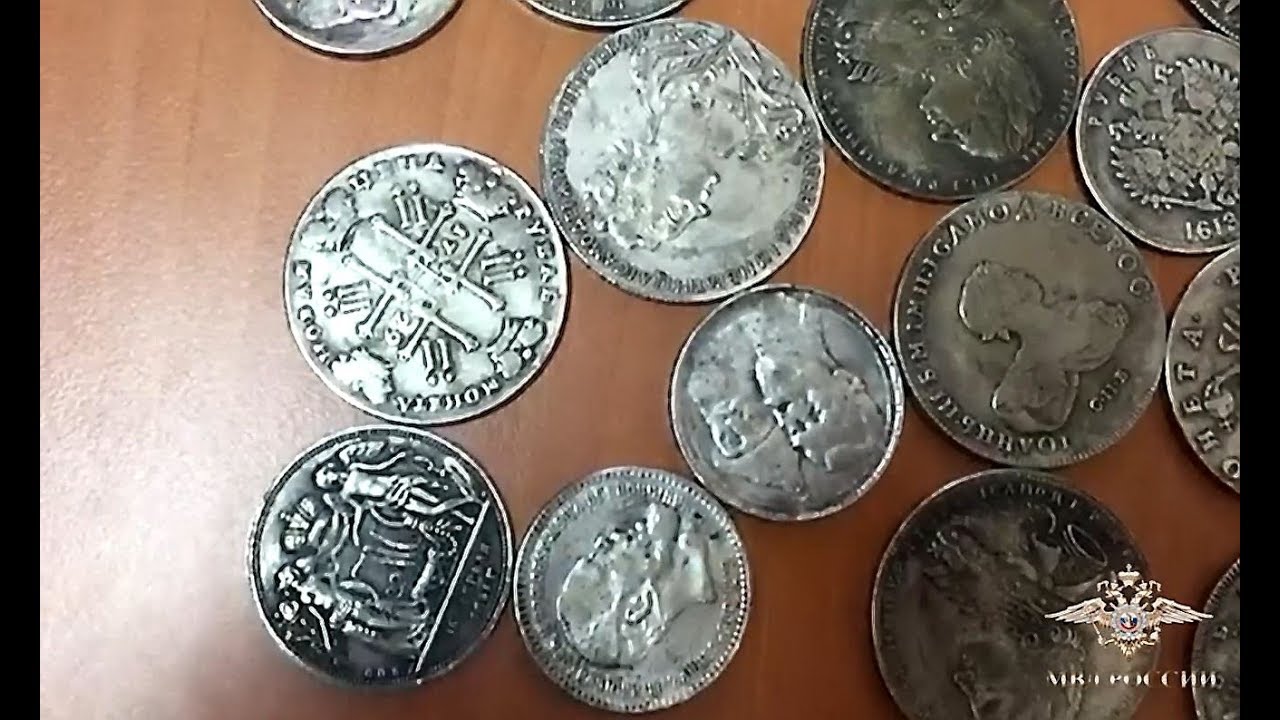 Сотрудники МВД России задержали подозреваемых в мошенничестве со старинными монетами