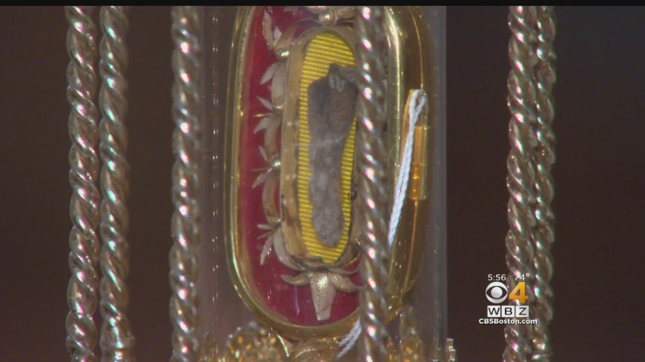 Boston Catholics Pray Before Rare Relics Of St. Anthony