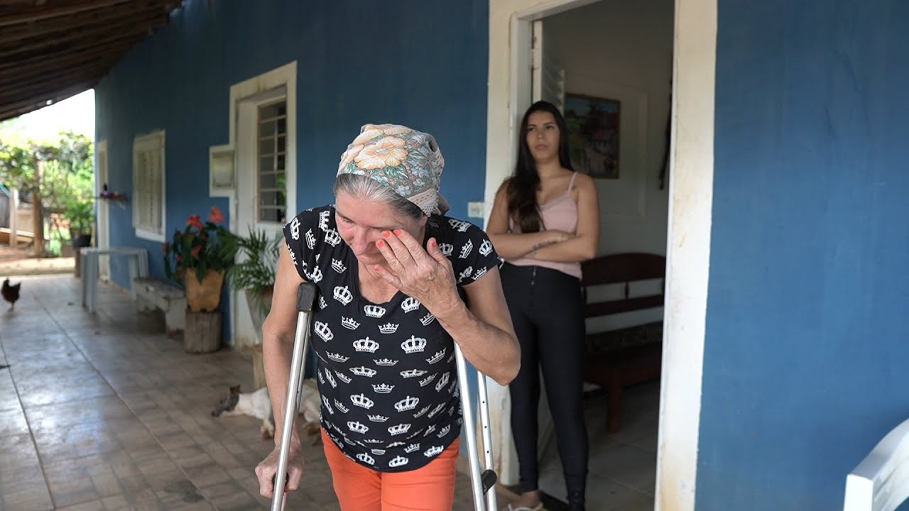 Mulher decide tocar Marido e Sogra de casa