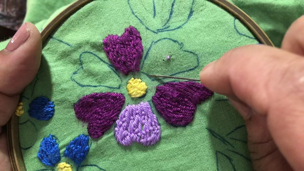تطريز طقم سرير بغرزة العجمية - Bed sheet embroidery