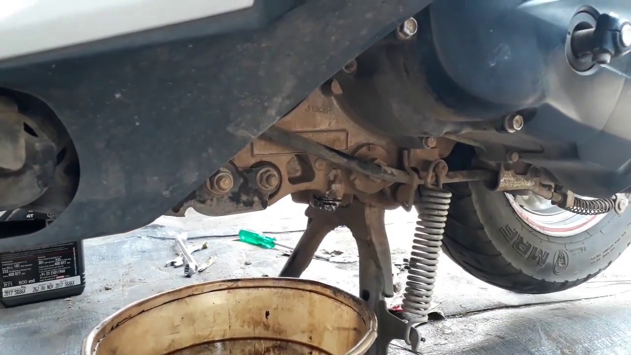 How to change Engine Oil of Yamaha Fascino Part 2 || MC
