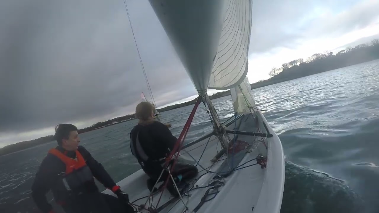 Learning to sail a dinghy 1 ( Topper Buzz )