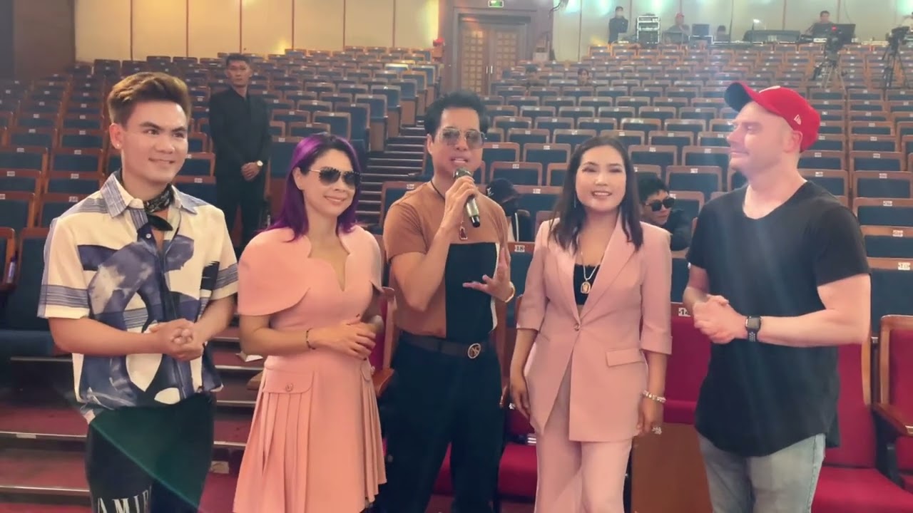 Danh Ca Ngọc Sơn ,ca sĩ Hồ Nhật Huy, ca sĩ b&uacute;p b&ecirc; Thanh Thảo, Kyo York c&ugrave;ng BTC h&agrave;i hước tại sự kiện