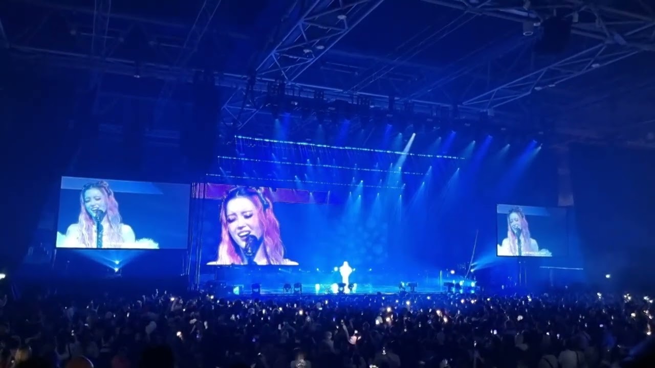 The first howl XG zenith Paris la Villette. Performance incroyable de Chisa cover de Lady Gaga